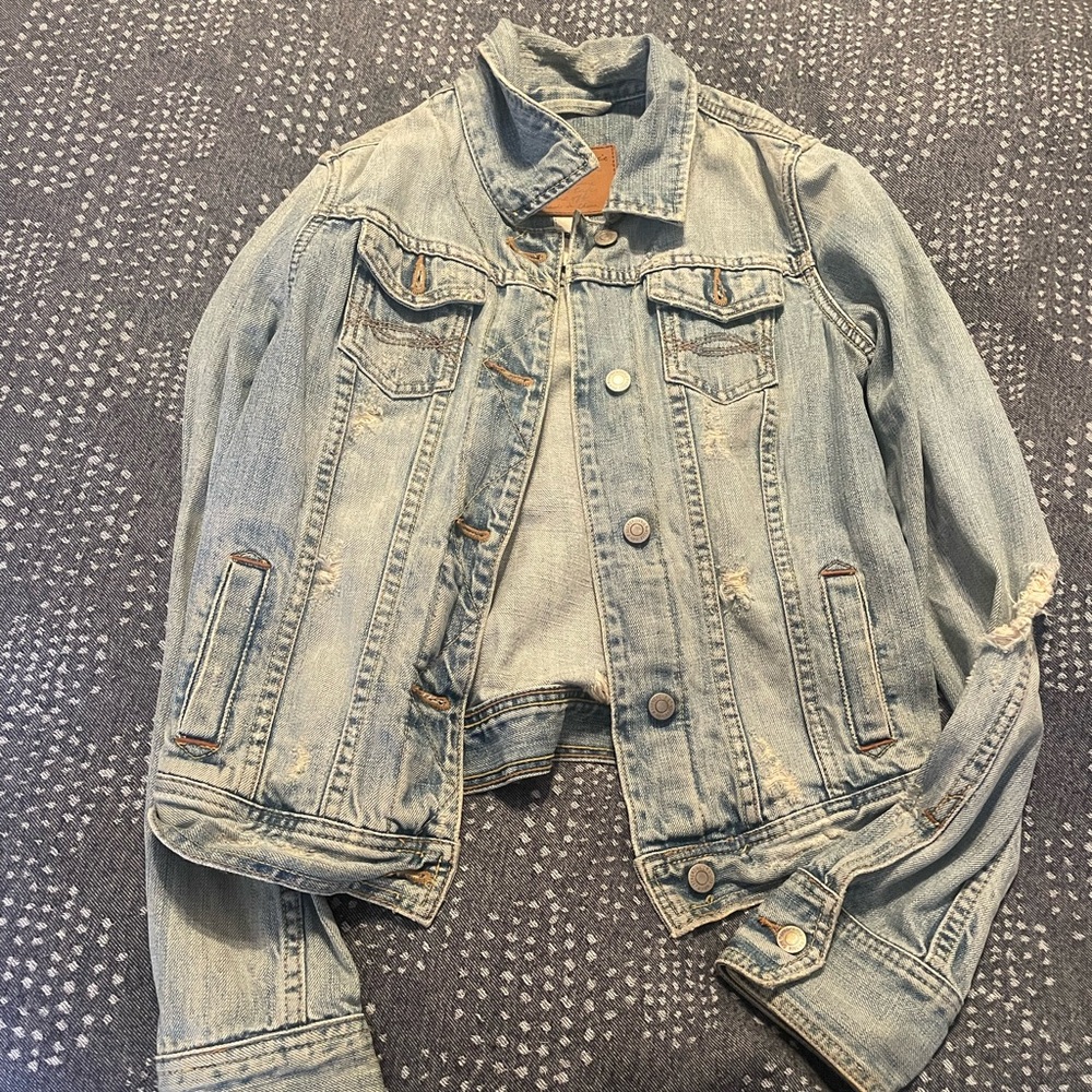 Vintage Abercrombie & Fitch vintage light distressed denim jacket - size medium